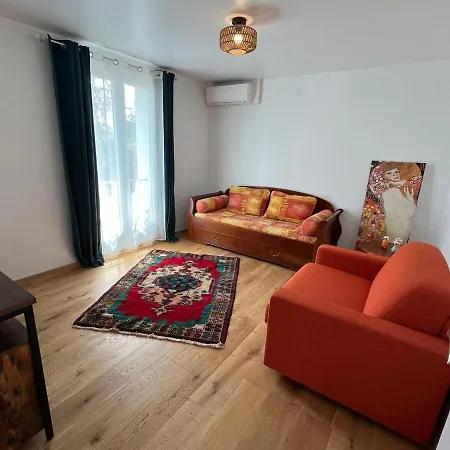 Villa La Desiree ,Haut De Villa, Refait A Neuf , 4 Etoiles, Climatise, Parking Prive Et 120M2 De Jardin *