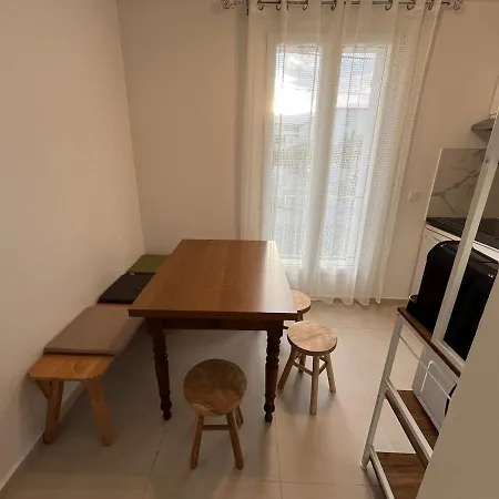 Villa La Desiree ,Haut De Villa, Refait A Neuf , 4 Etoiles, Climatise, Parking Prive Et 120M2 De Jardin *