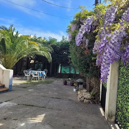 Villa Villa La Desiree ,Haut De Villa, Refait A Neuf , 4 Etoiles, Climatise, Parking Prive Et 120M2 De Jardin Antibes