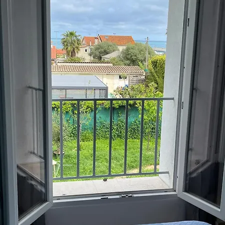 Villa La Desiree ,Haut De Villa, Refait A Neuf , 4 Etoiles, Climatise, Parking Prive Et 120M2 De Jardin *