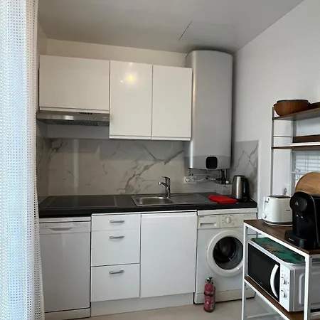 Villa La Desiree ,Haut De Villa, Refait A Neuf , 4 Etoiles, Climatise, Parking Prive Et 120M2 De Jardin *
