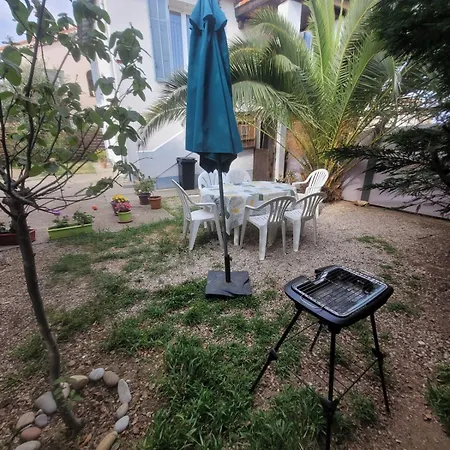 Villa Villa La Desiree ,Haut De Villa, Refait A Neuf , 4 Etoiles, Climatise, Parking Prive Et 120M2 De Jardin