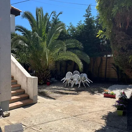 Villa La Desiree ,Haut De Villa, Refait A Neuf , 4 Etoiles, Climatise, Parking Prive Et 120M2 De Jardin * Antibes