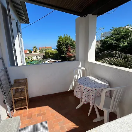 Villa La Desiree ,Haut De Villa, Refait A Neuf , 4 Etoiles, Climatise, Parking Prive Et 120M2 De Jardin Villa Antibes