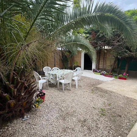 Villa La Desiree ,Haut De Villa, Refait A Neuf , 4 Etoiles, Climatise, Parking Prive Et 120M2 De Jardin Villa *
