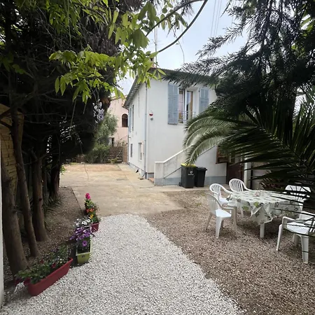 Villa La Desiree ,Haut De Villa, Refait A Neuf , 4 Etoiles, Climatise, Parking Prive Et 120M2 De Jardin *