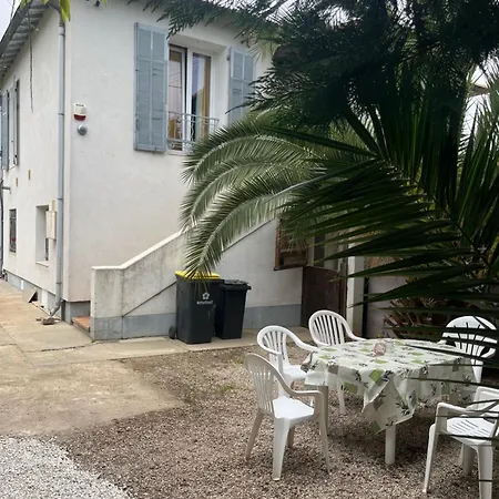 Villa La Desiree ,Haut De Villa, Refait A Neuf , 4 Etoiles, Climatise, Parking Prive Et 120M2 De Jardin Villa *
