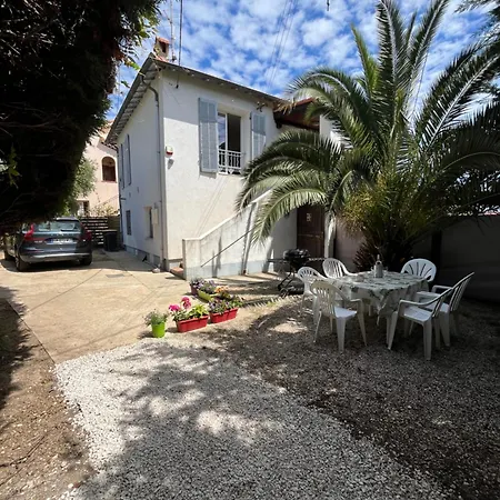 ヴィラ La Desiree ,haut De La Villa, Entierement Renovee, 4 Etoiles, Climatise, Parking Prive Et 120m2 De Jardin *