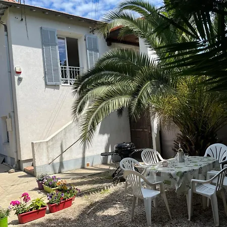 Villa Villa La Desiree ,Haut De Villa, Refait A Neuf , 4 Etoiles, Climatise, Parking Prive Et 120M2 De Jardin Antibes