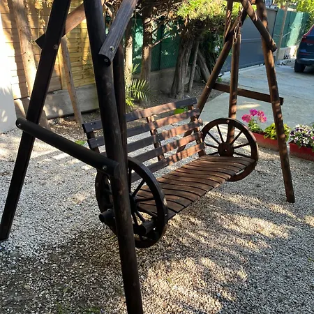 Villa La Desiree ,Haut De Villa, Refait A Neuf , 4 Etoiles, Climatise, Parking Prive Et 120M2 De Jardin