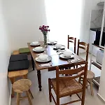 Villa La Desiree ,haut De La Villa, Entierement Renovee, 4 Etoiles, Climatise, Parking Prive Et 120m2 De Jardin *