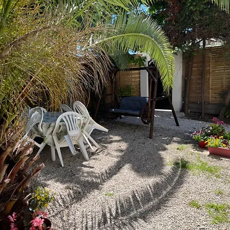 La Desiree ,haut De La Villa, Entierement Renovee, 4 Etoiles, Climatise, Parking Prive Et 120m2 De Jardin *