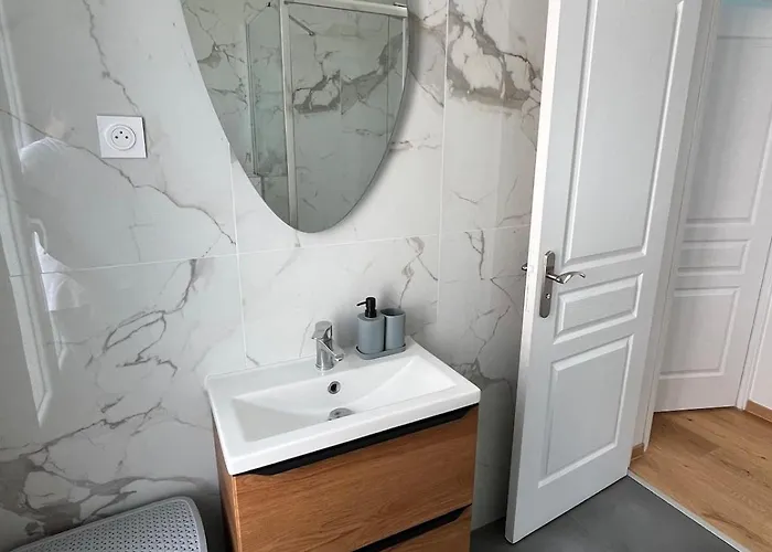 Βίλα La Desiree ,haut De La Villa, Entierement Renovee, 4 Etoiles, Climatise, Parking Prive Et 120m2 De Jardin