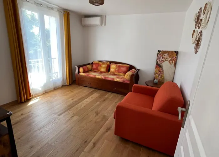 Βίλα La Desiree ,haut De La Villa, Entierement Renovee, 4 Etoiles, Climatise, Parking Prive Et 120m2 De Jardin