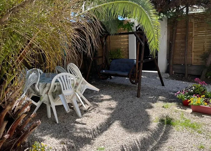 La Desiree ,haut De La Villa, Entierement Renovee, 4 Etoiles, Climatise, Parking Prive Et 120m2 De Jardin *